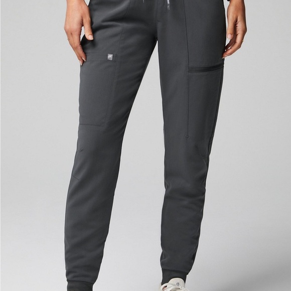 Fabletics Scrub Set - Picture 4 of 7